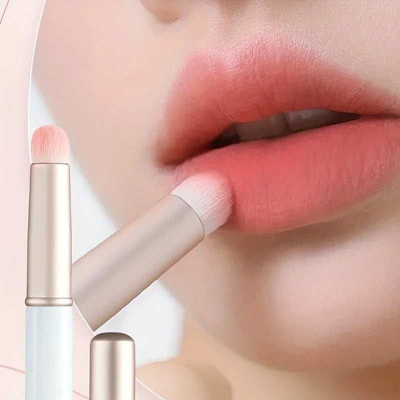 YMOLGA Lip/Concealer/Lip Gloss Brush With Cover